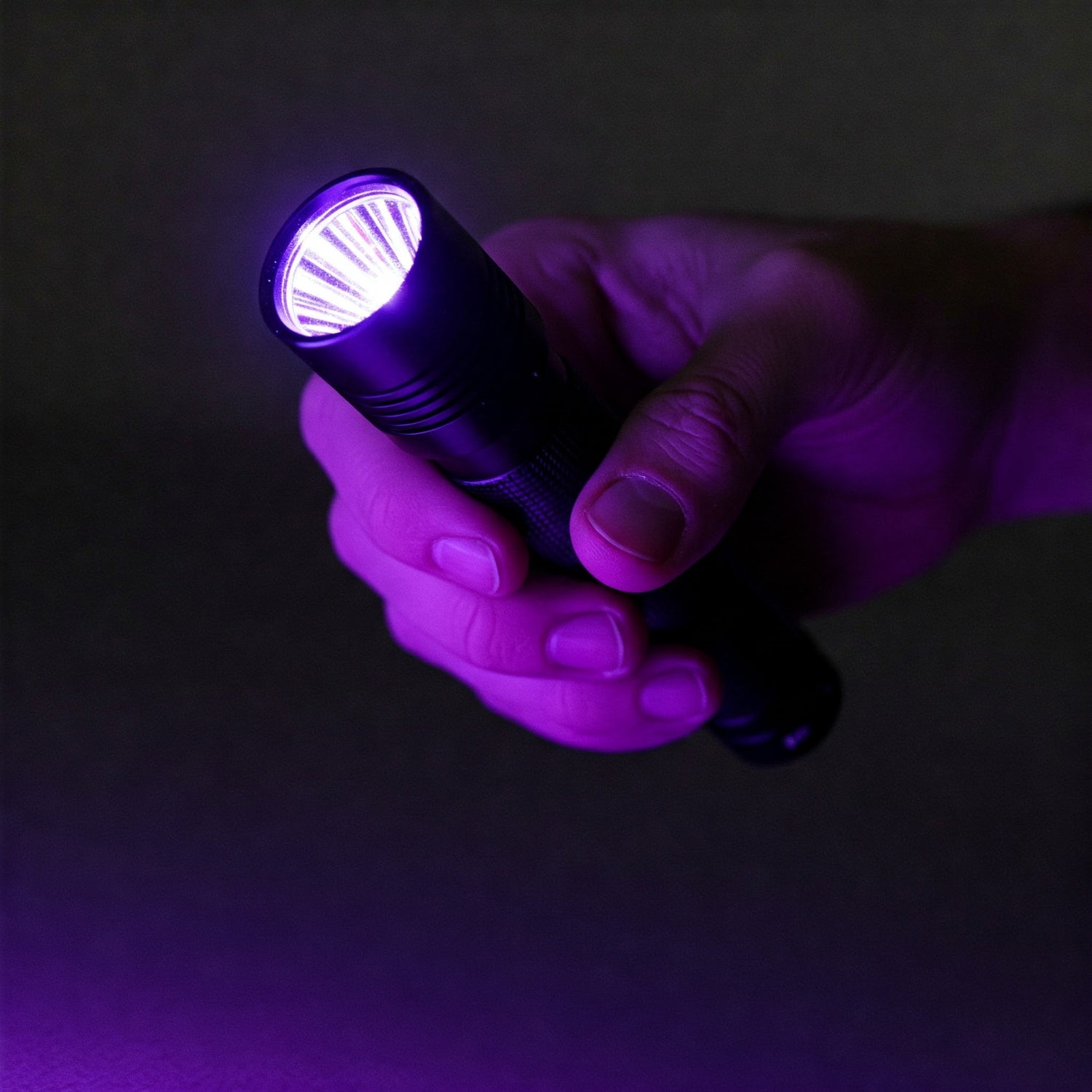 The Science Behind UV Flashlights: How They Work and What Makes Them Unique